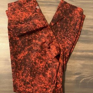 EUC Wunder Train 23” Denim Wash Print Autumn Red Black